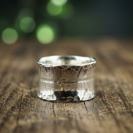 Close-up of the engraved leaf skeleton texture on the brass ring