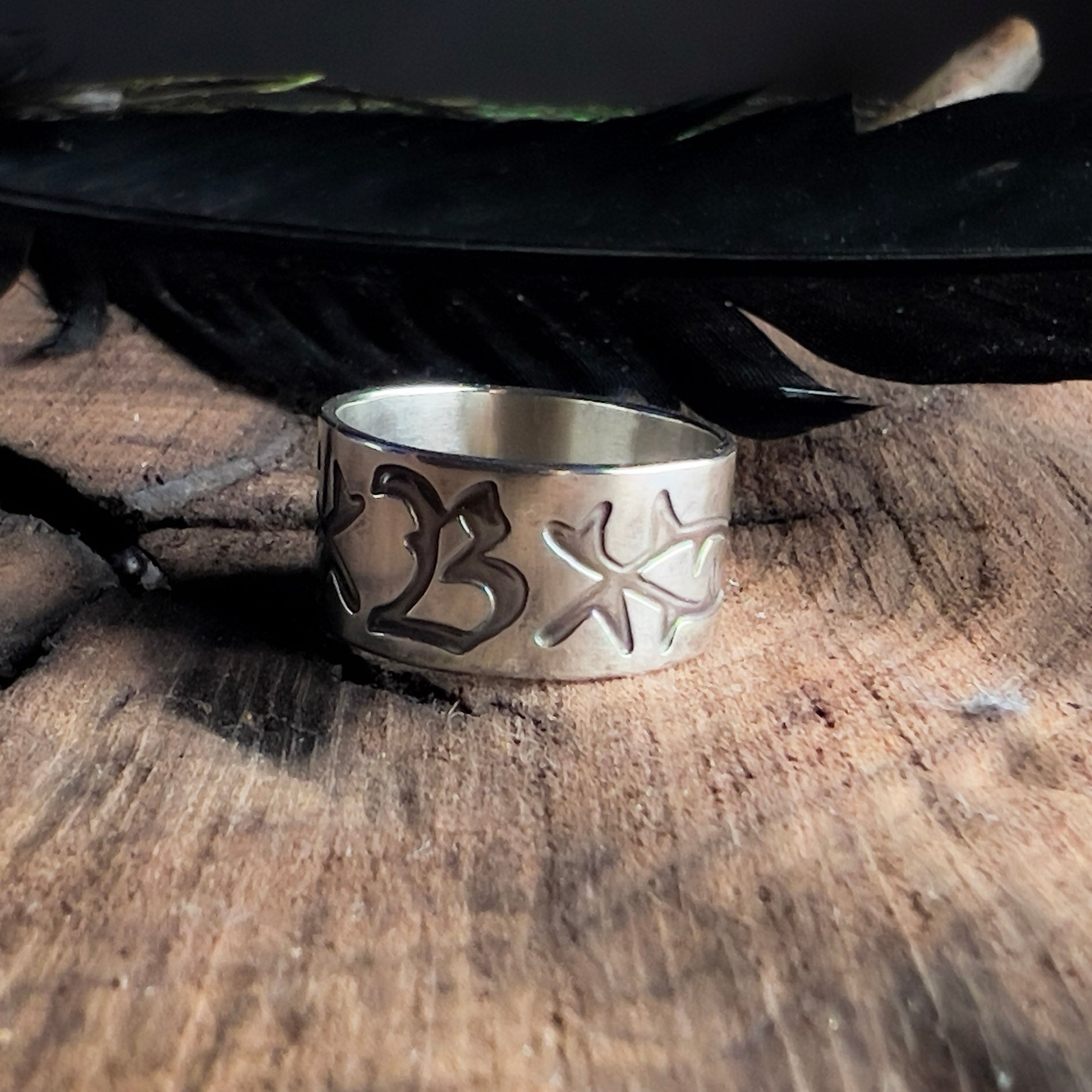 The Blackthorn Family Ring - Hebel Design