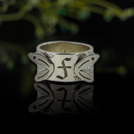 The Fairchild Family Ring - Hebel Design