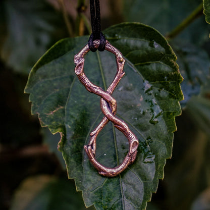 La Eternidad - Shadowhunters' Rosales Family heirloom. Given by the Fae to the Mexican Shadowhunters